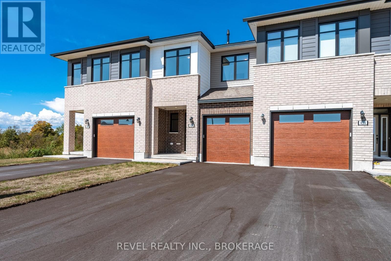 456 BUCKTHORN DRIVE photo 2