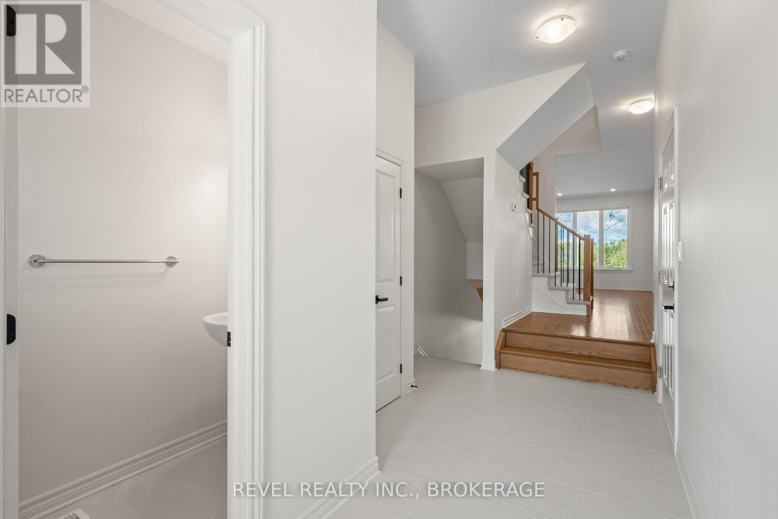 456 BUCKTHORN DRIVE photo 4