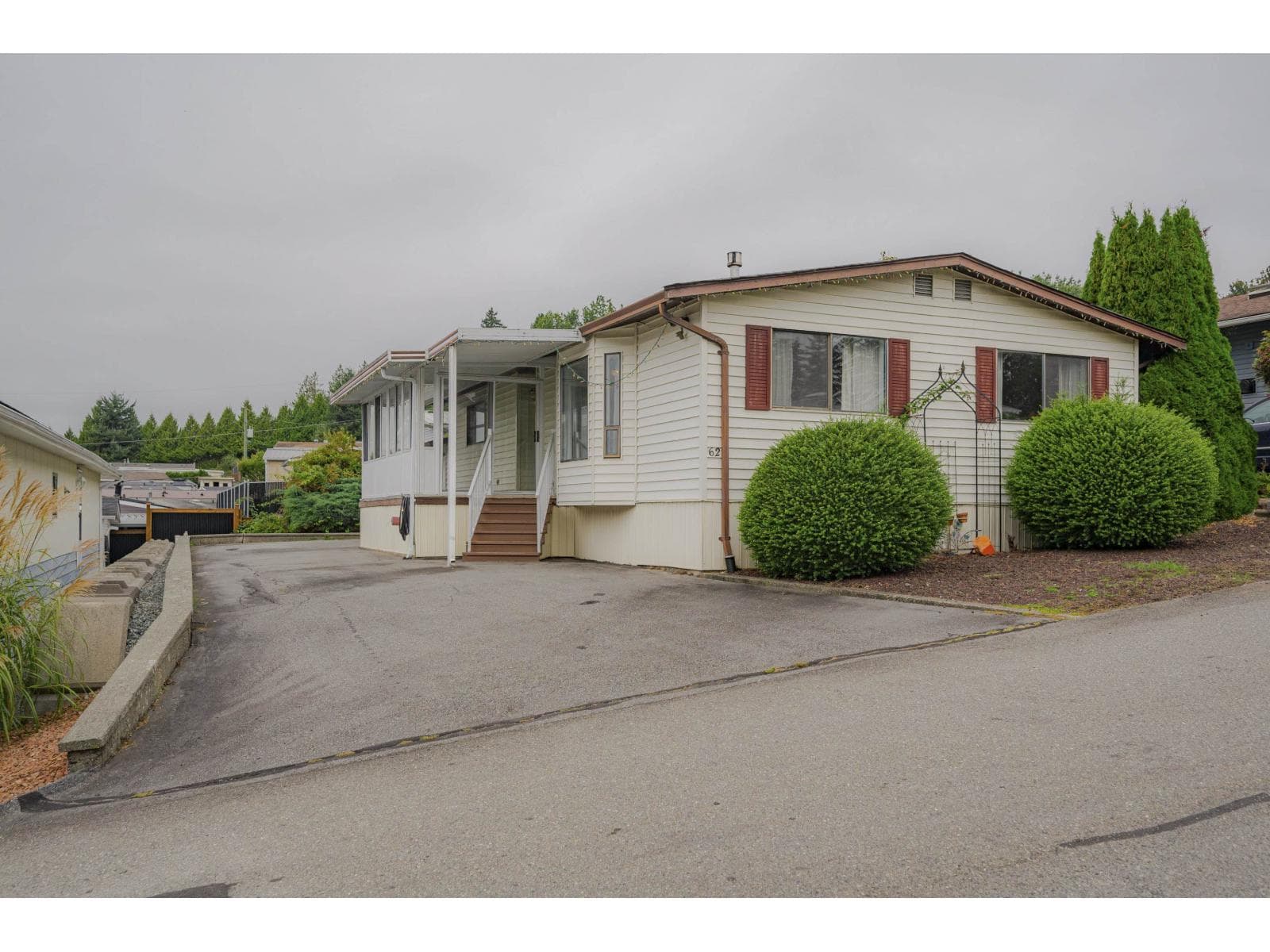 62 27111 0 AVENUE photo 2