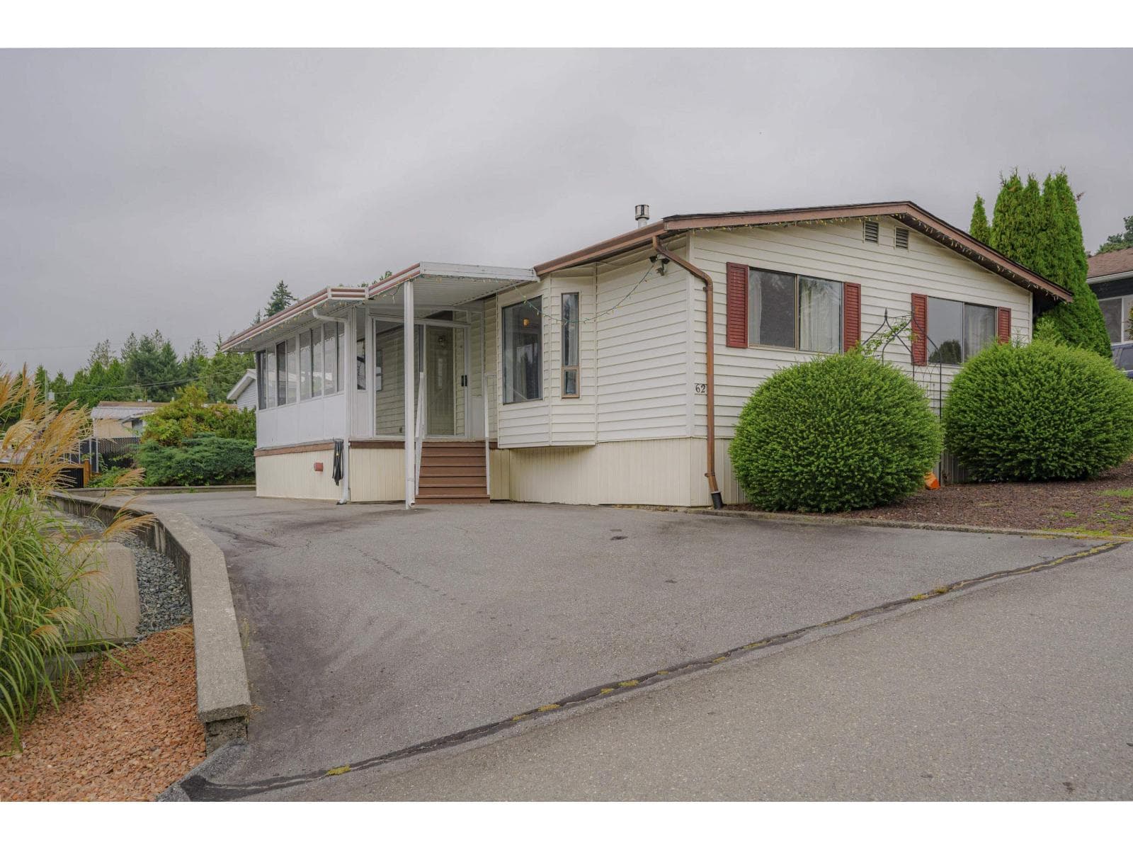 62 27111 0 AVENUE photo 3