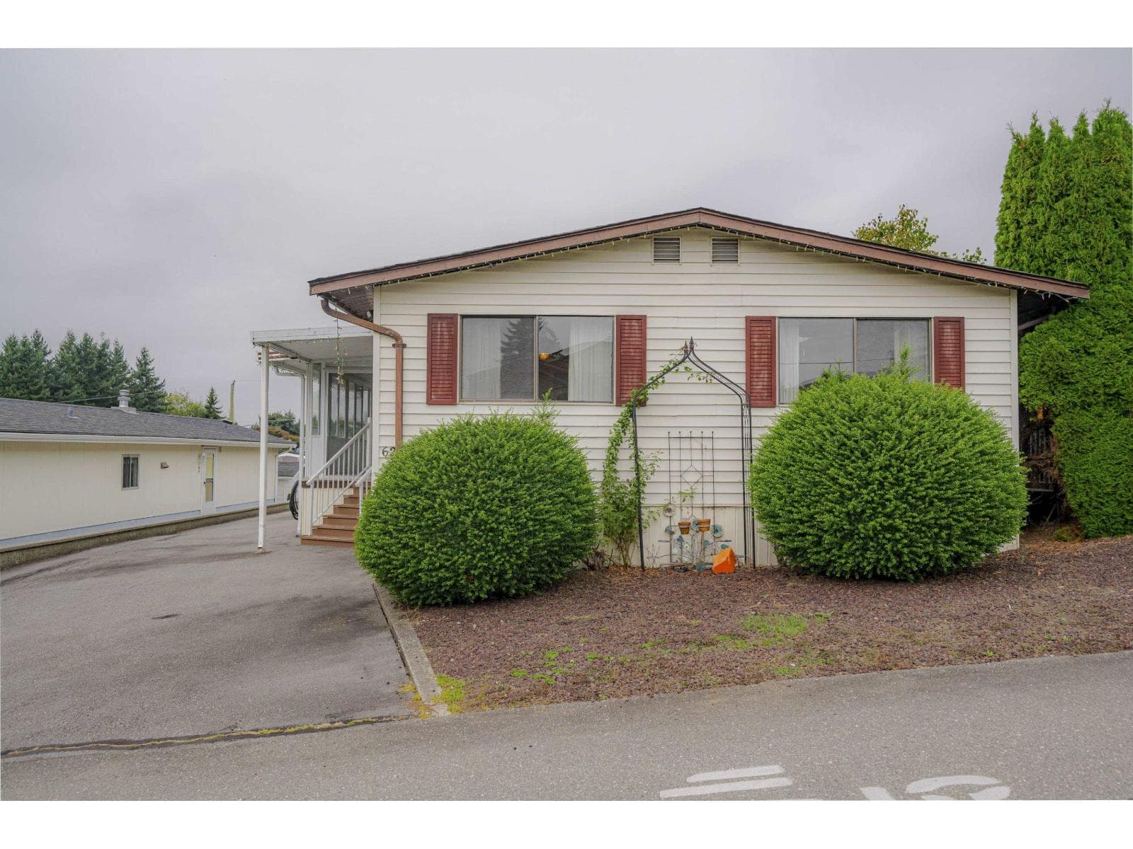 62 27111 0 AVENUE photo 4