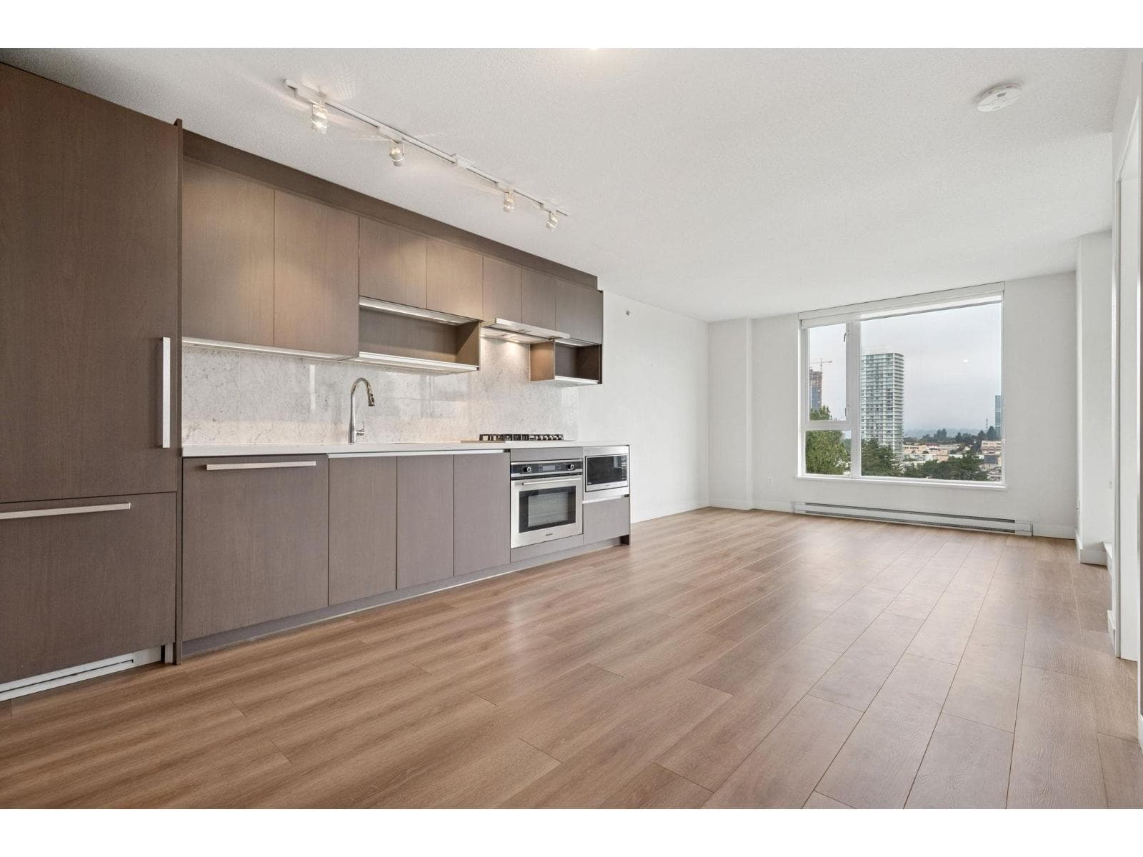 1512 13696 100 AVENUE photo 2