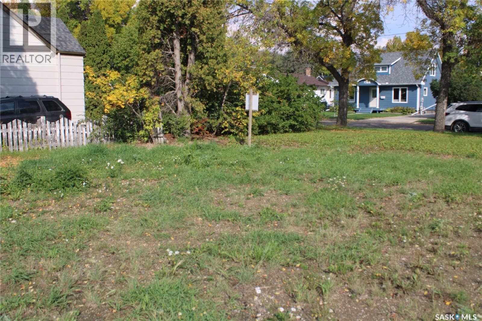 258 Betts AVENUE — photo 2