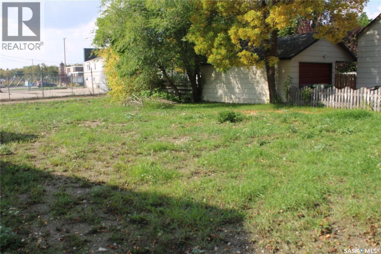 258 Betts AVENUE — photo 3
