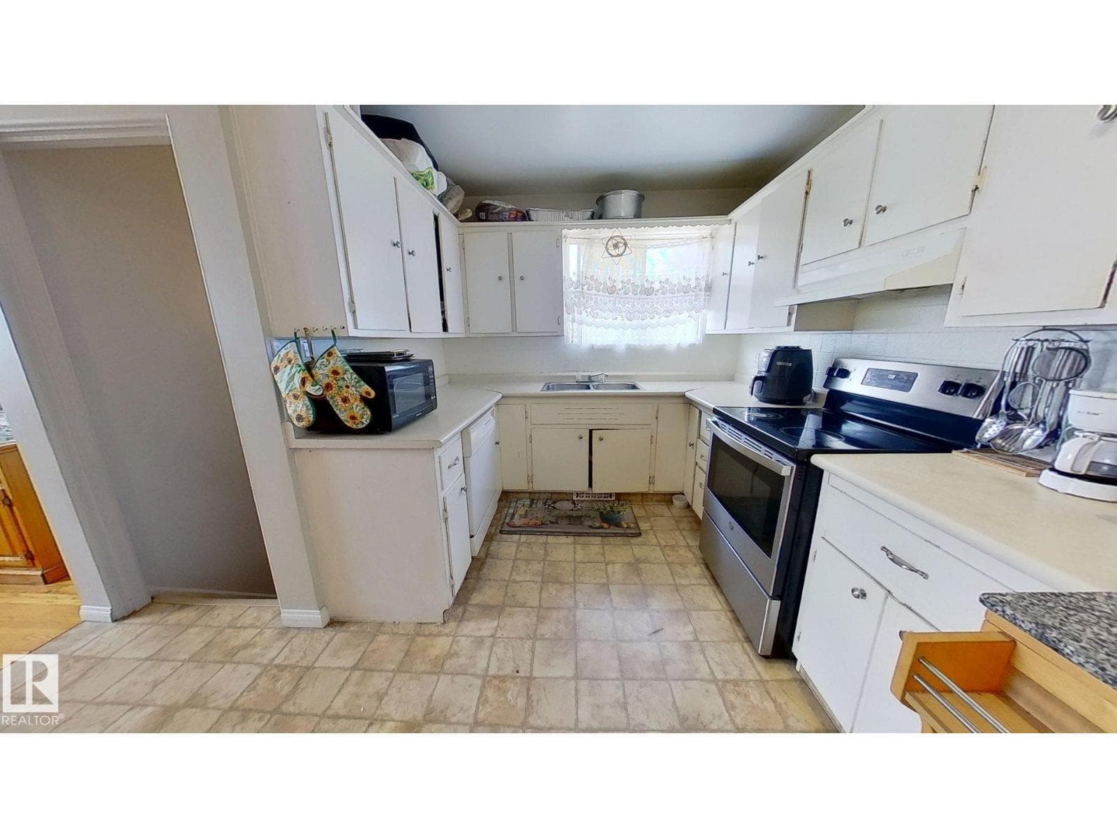 13320 139 ST NW — photo 5