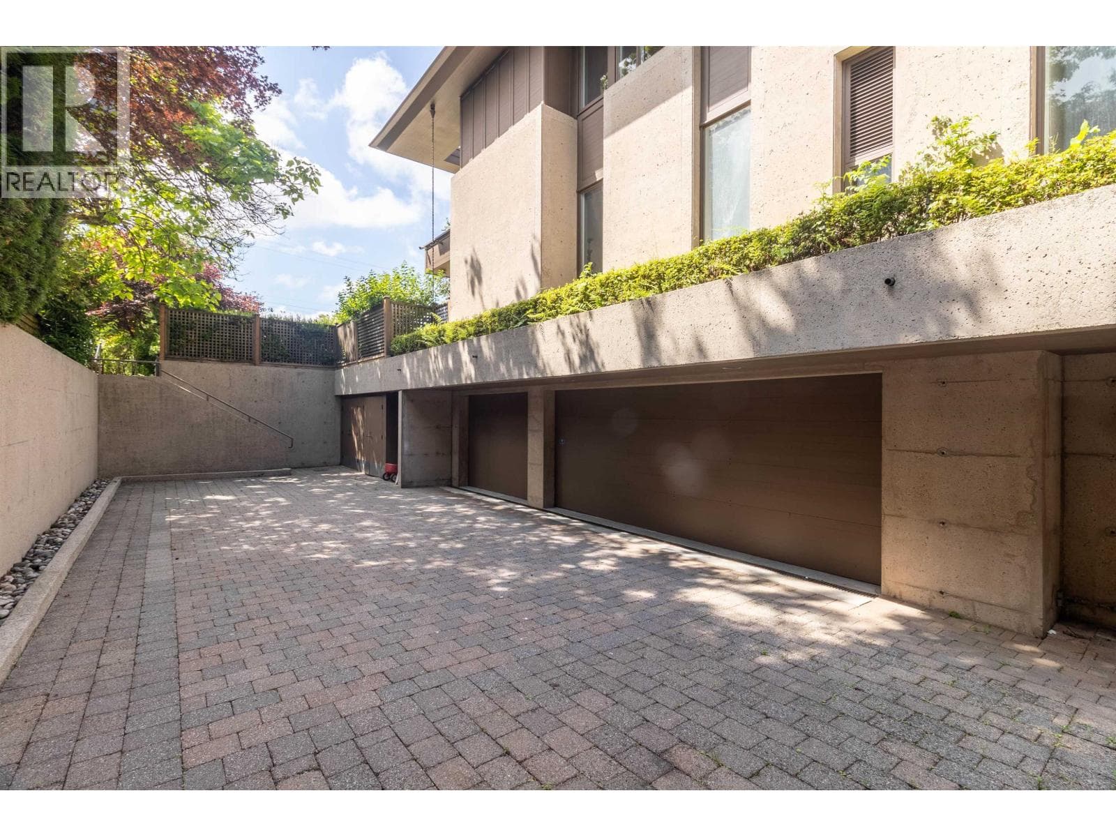 1178 LAURIER AVENUE photo 3