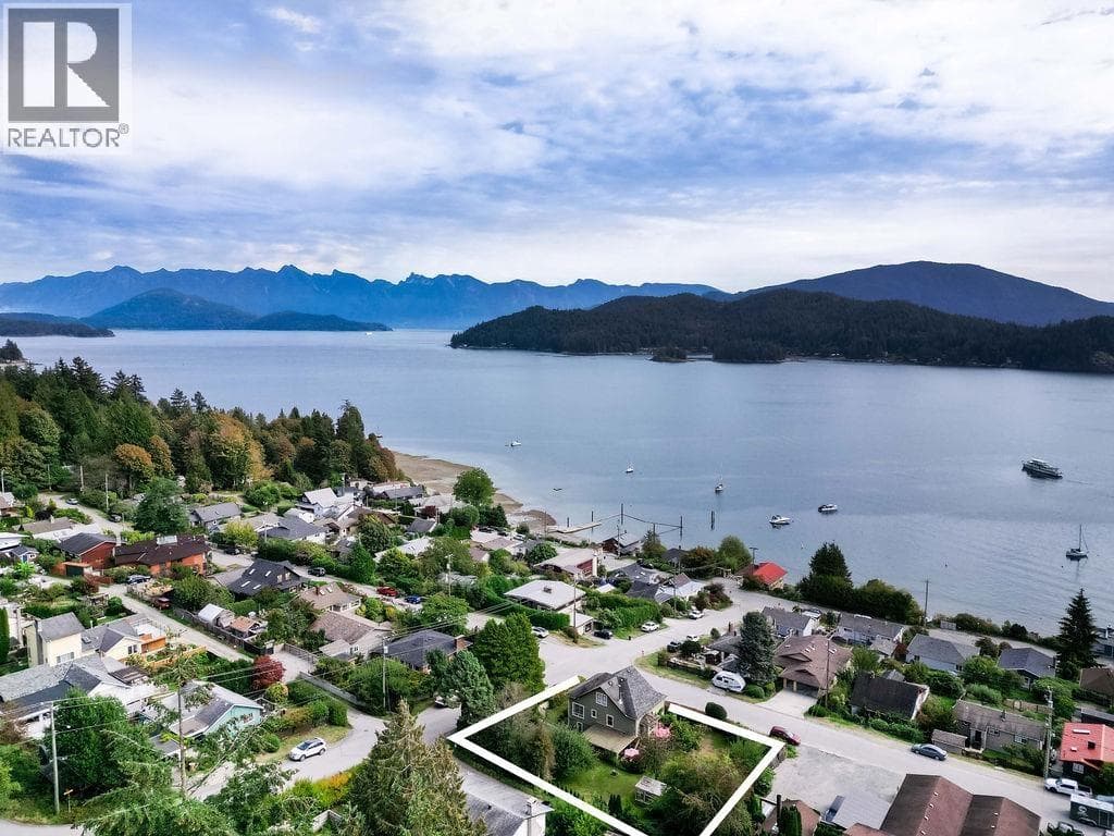 3 bed 3 bath single family at 589 SEAVIEW ROAD — $1,249,000