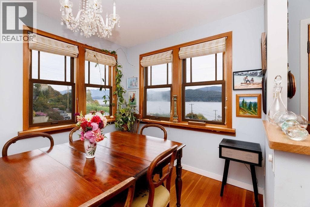 589 SEAVIEW ROAD photo 5