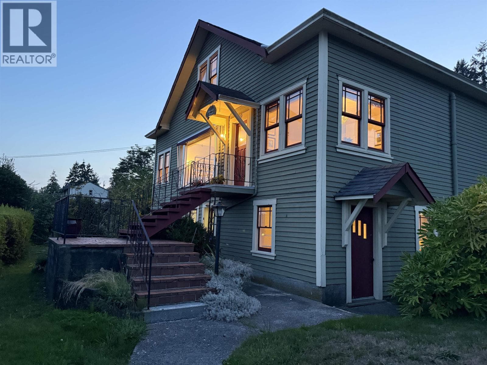 589 SEAVIEW ROAD photo 2