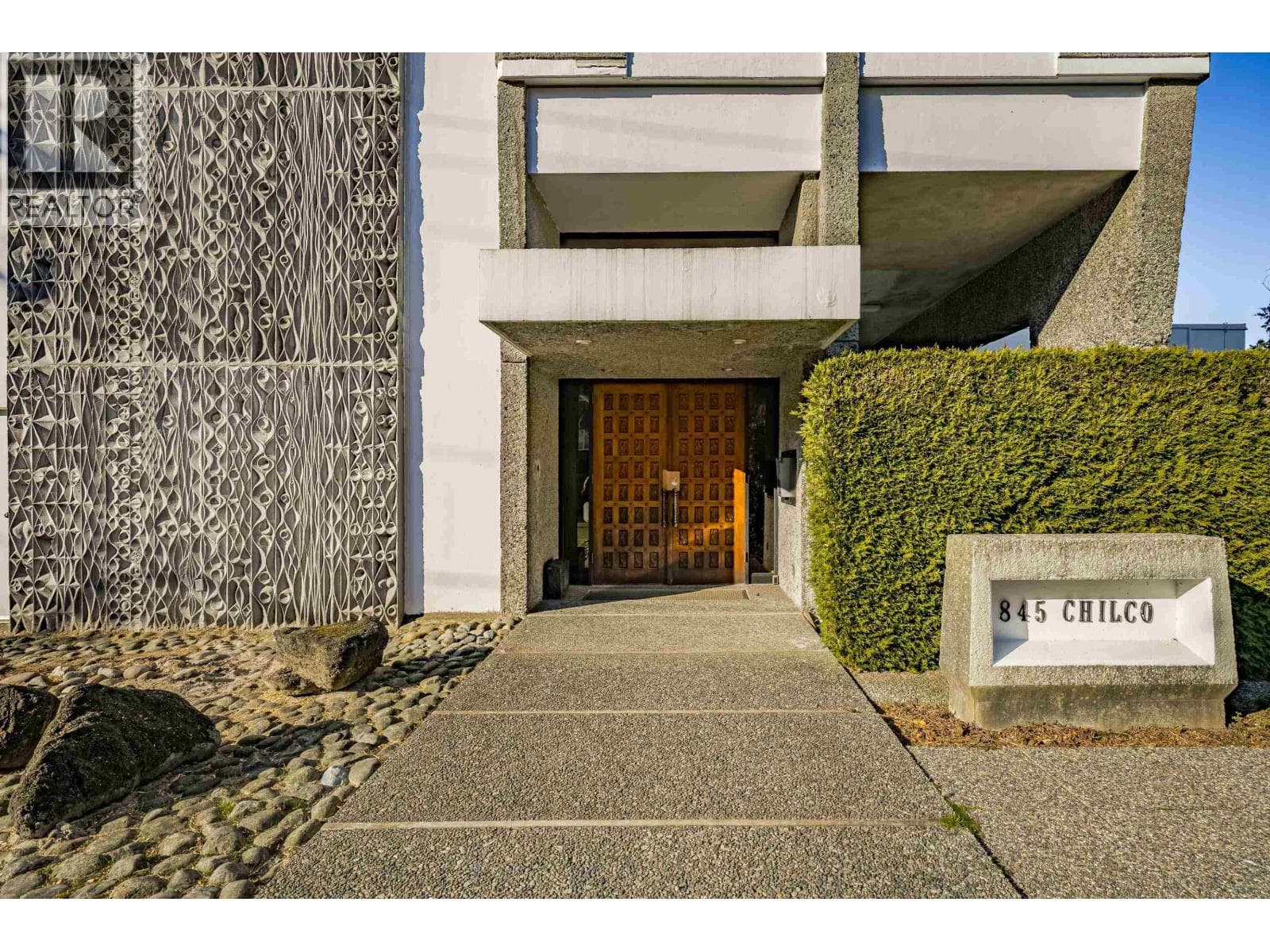 1001 845 CHILCO STREET photo 3