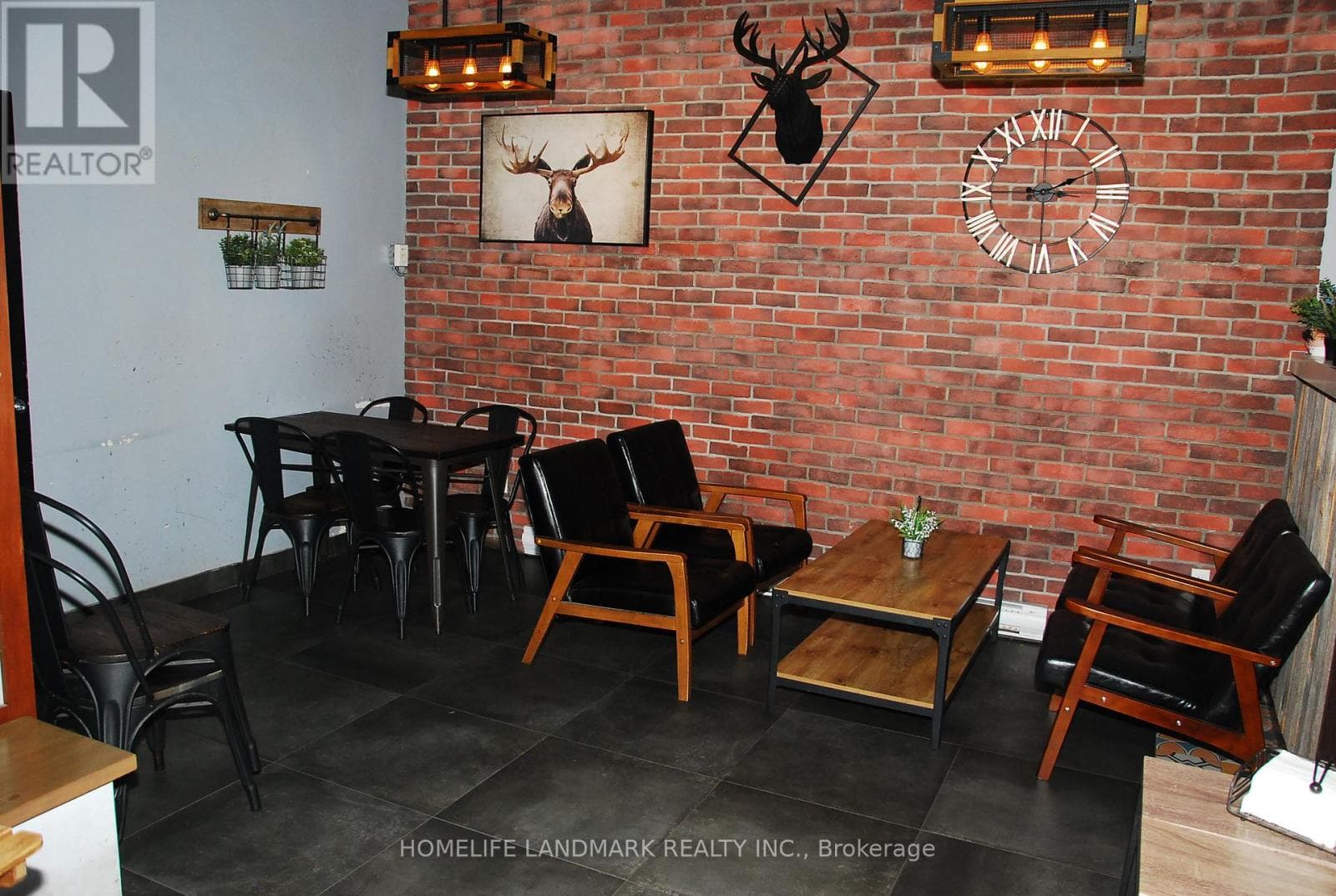 621 BLOOR STREET W photo 5