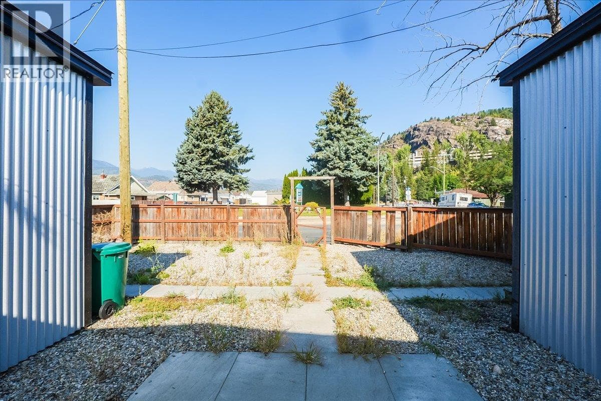 1406 FOURTH Avenue photo 2