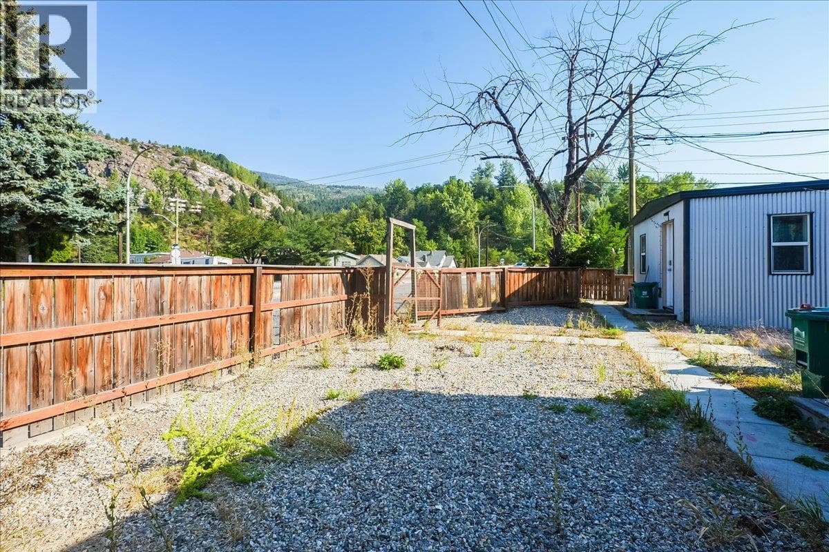 1406 FOURTH Avenue photo 3
