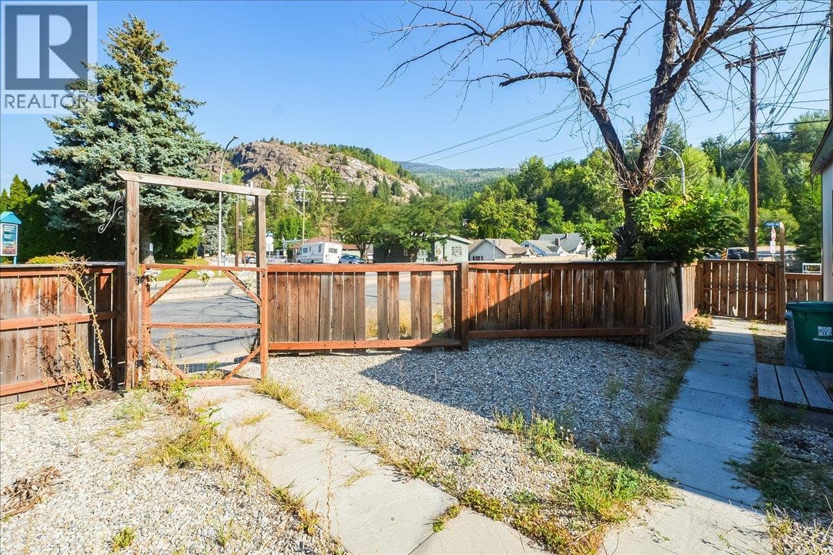 1406 FOURTH Avenue photo 4