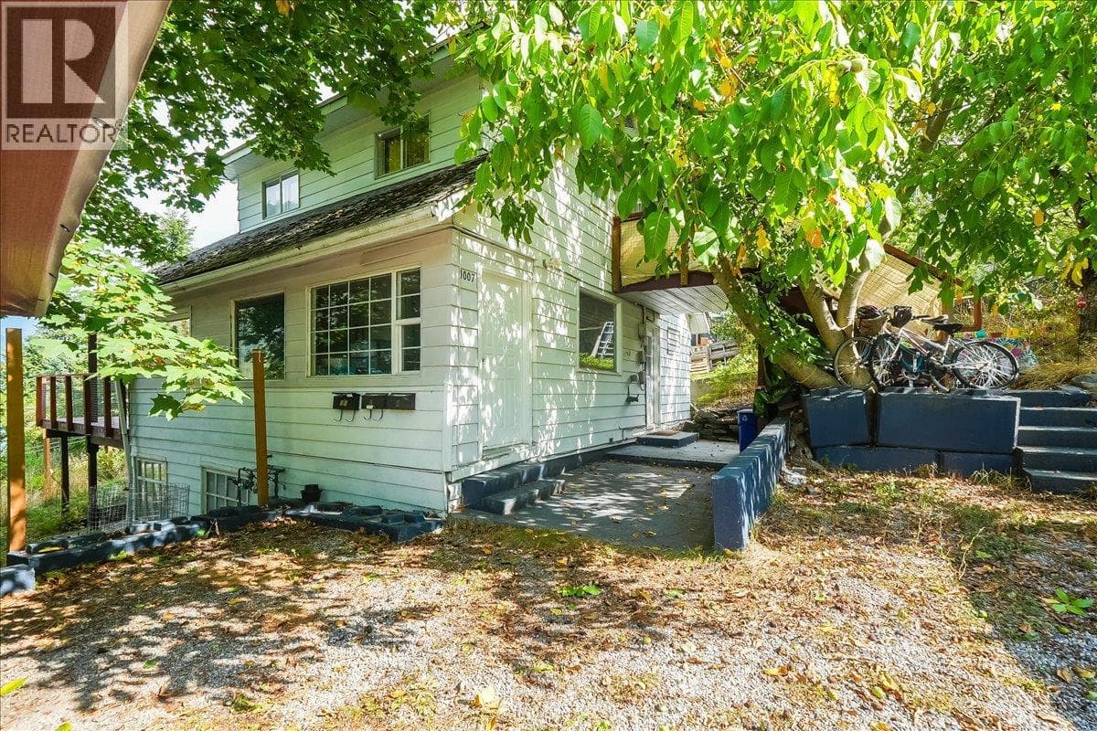 3 bed 3 bath single family at 1007 Gordon Street — $725,000