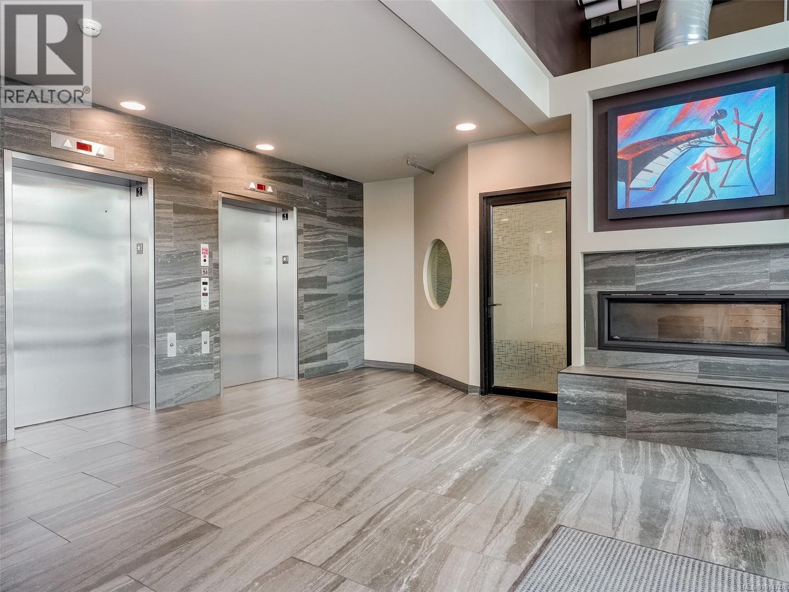 311 1029 View St photo 2