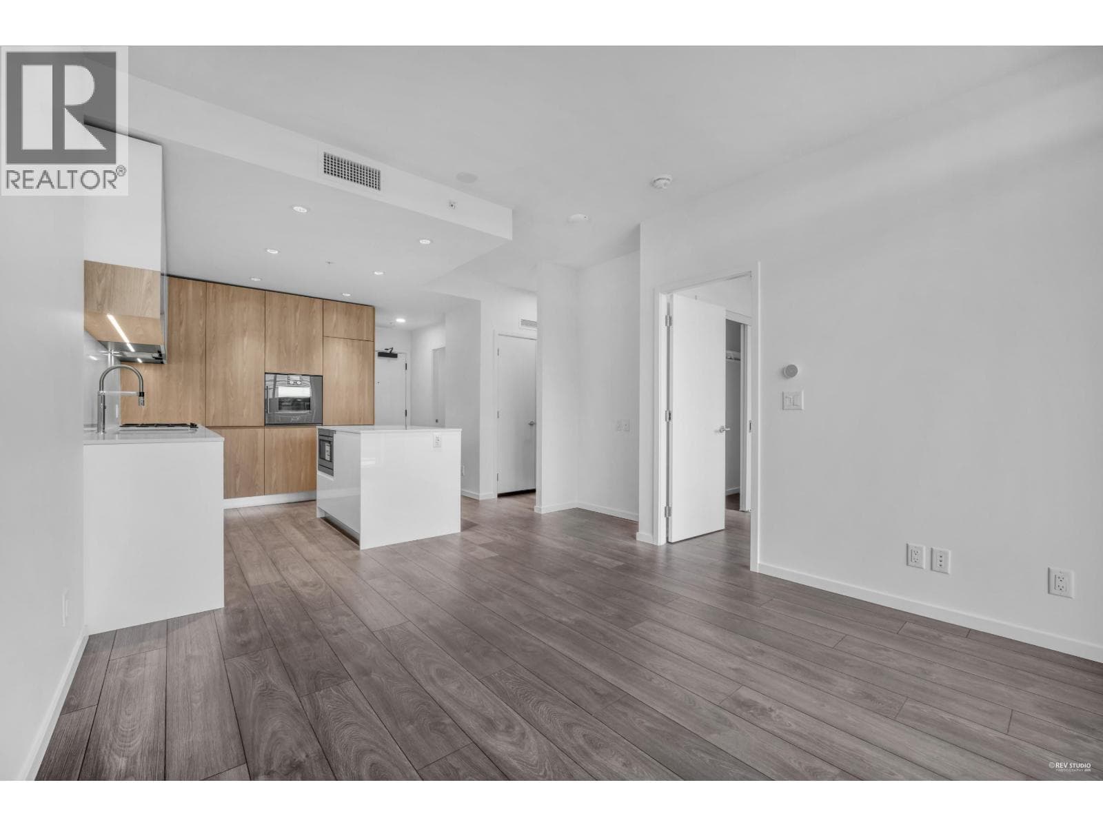 1108 6500 MINORU BOULEVARD photo 3