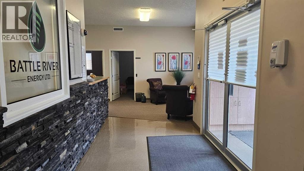 4913 VICTORA Avenue — photo 4