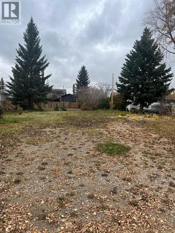 5036 47 Street — photo 2