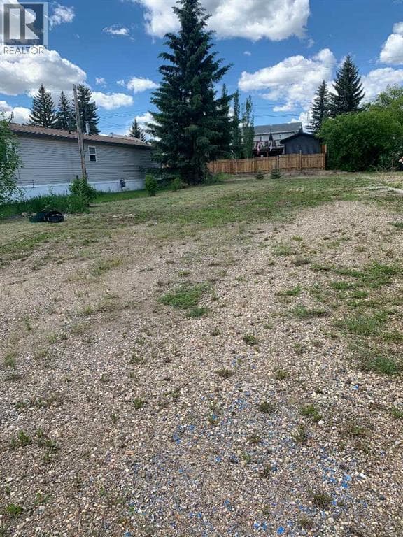 5036 47 Street — photo 4