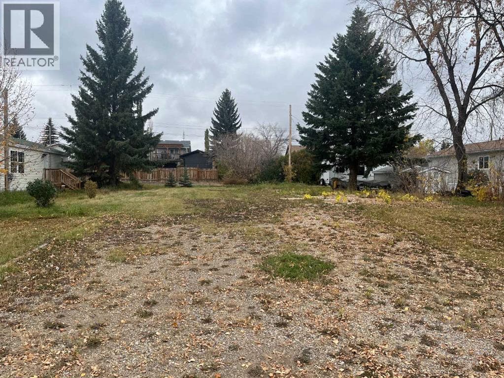 5036 47 Street — photo 3