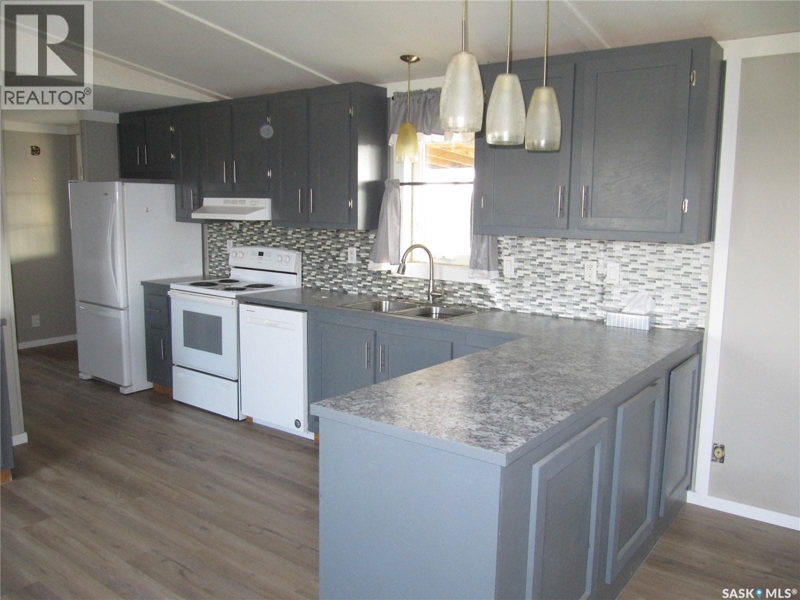 Glaslyn NE Acreage — photo 2