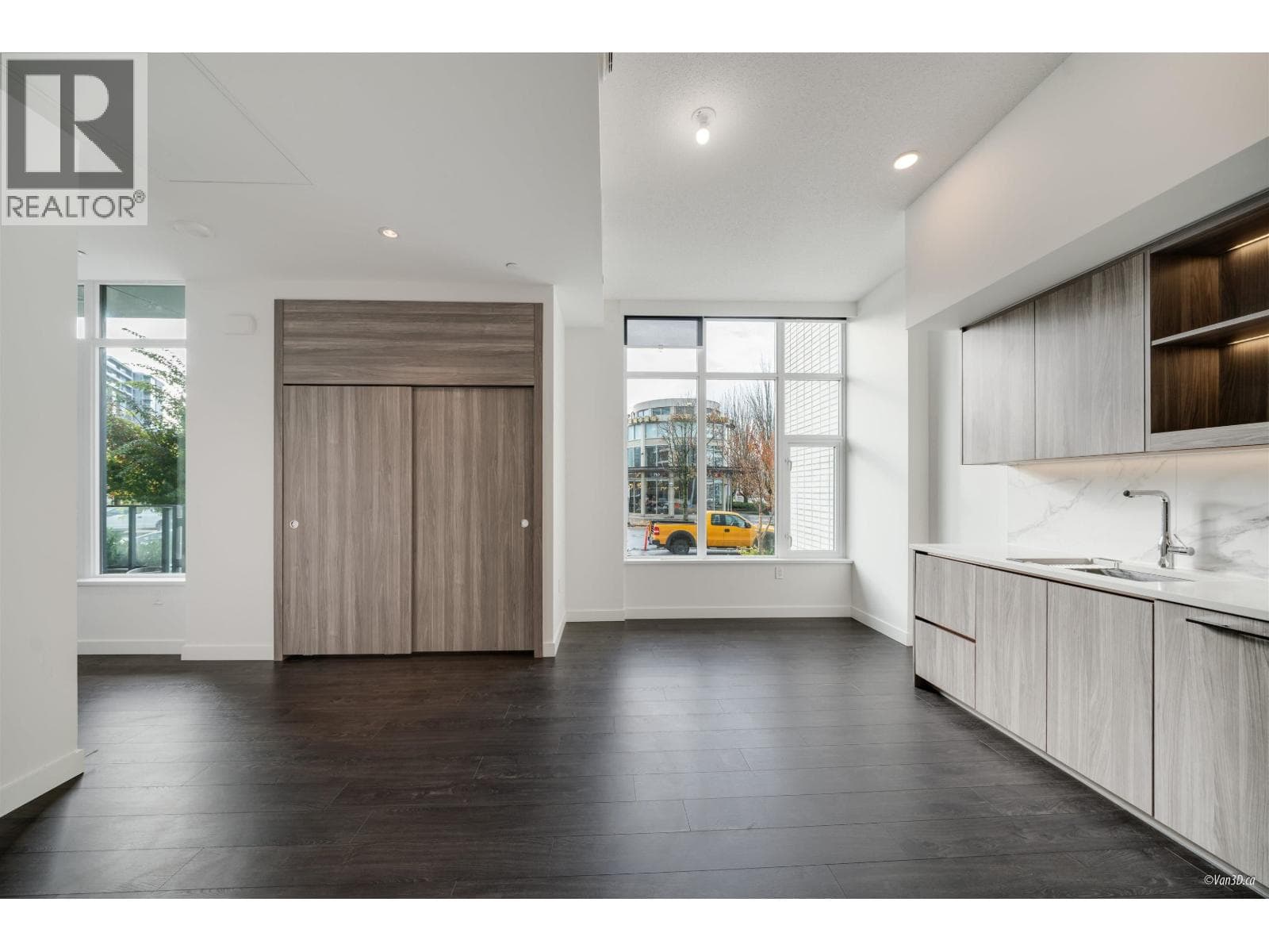 TH-03 8555 CAPSTAN WAY photo 3