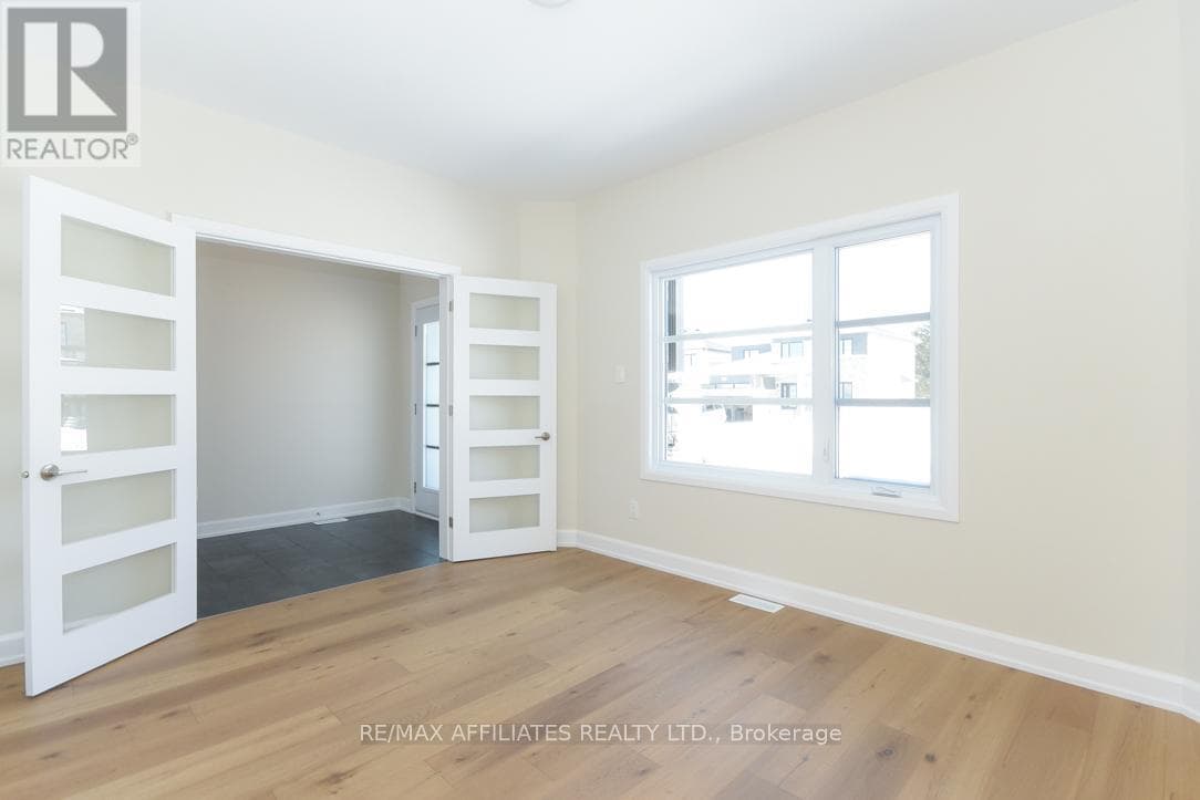 1055 CHABLIS CRESCENT photo 3