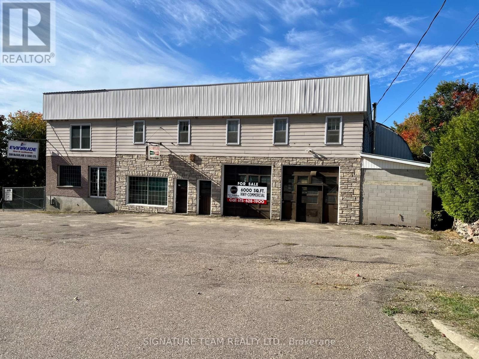 292 BONNECHERE STREET W photo 4