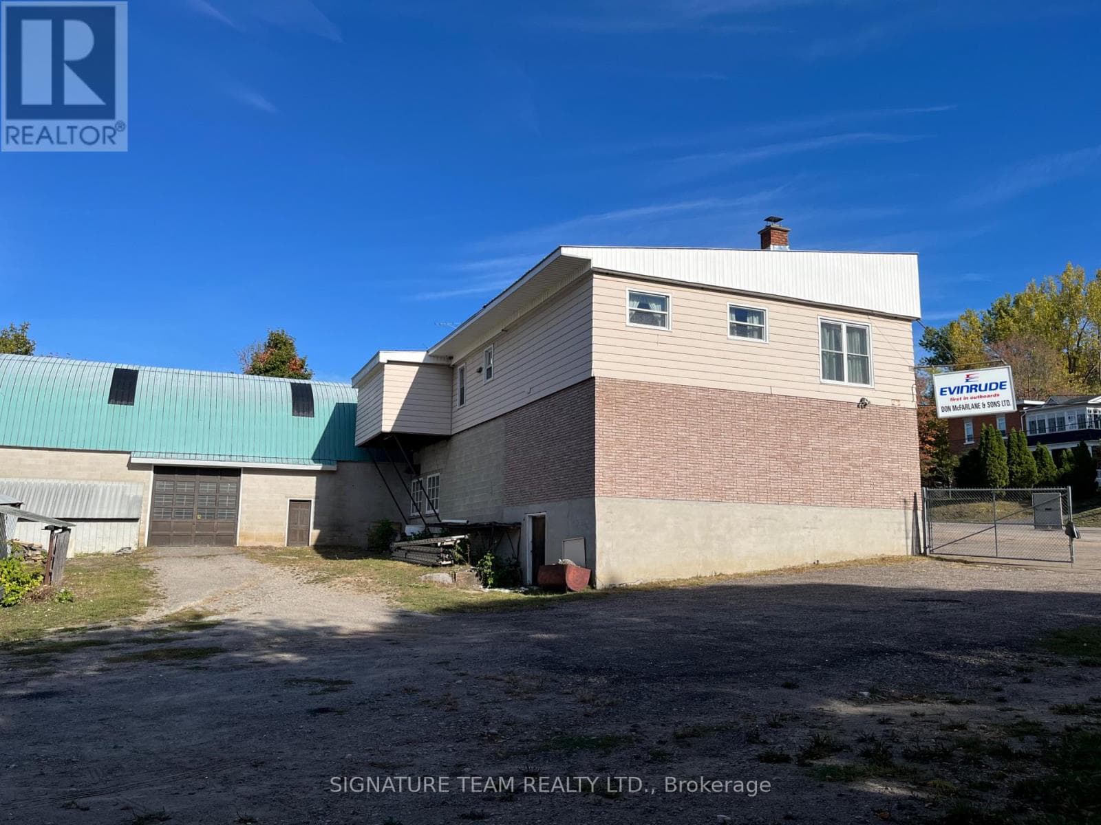 292 BONNECHERE STREET W photo 5