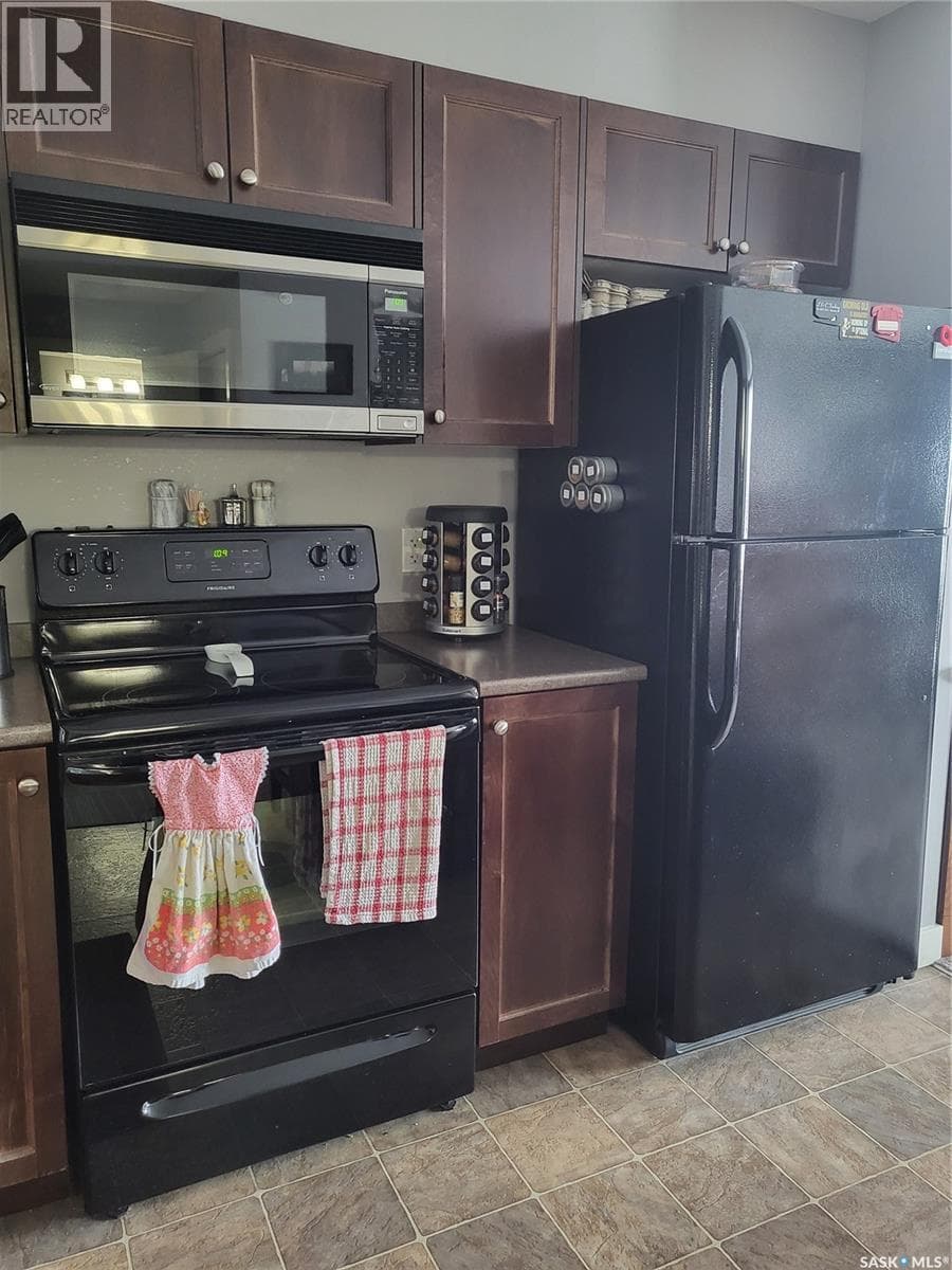 403 308 Petterson DRIVE photo 12