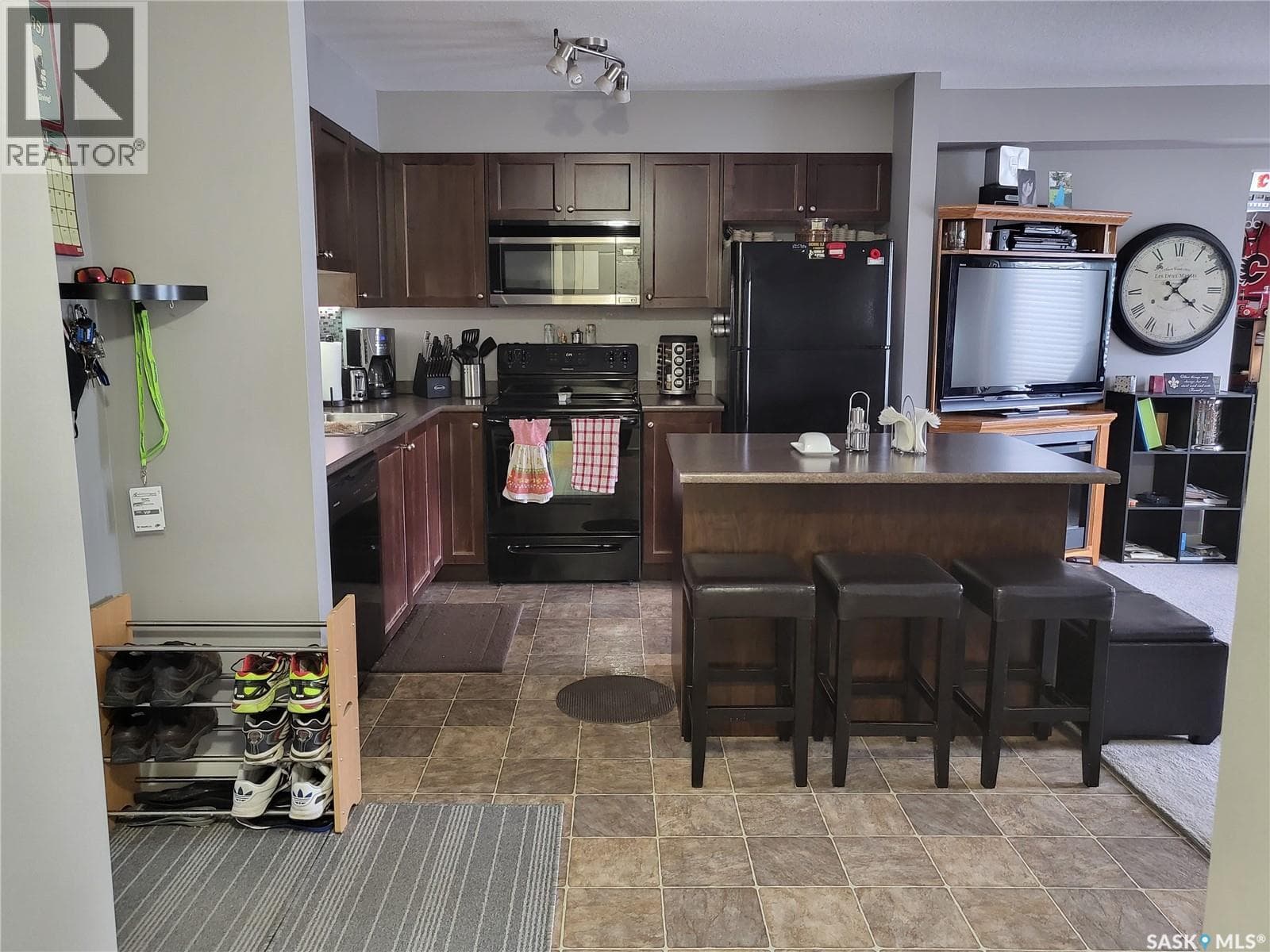 403 308 Petterson DRIVE photo 6