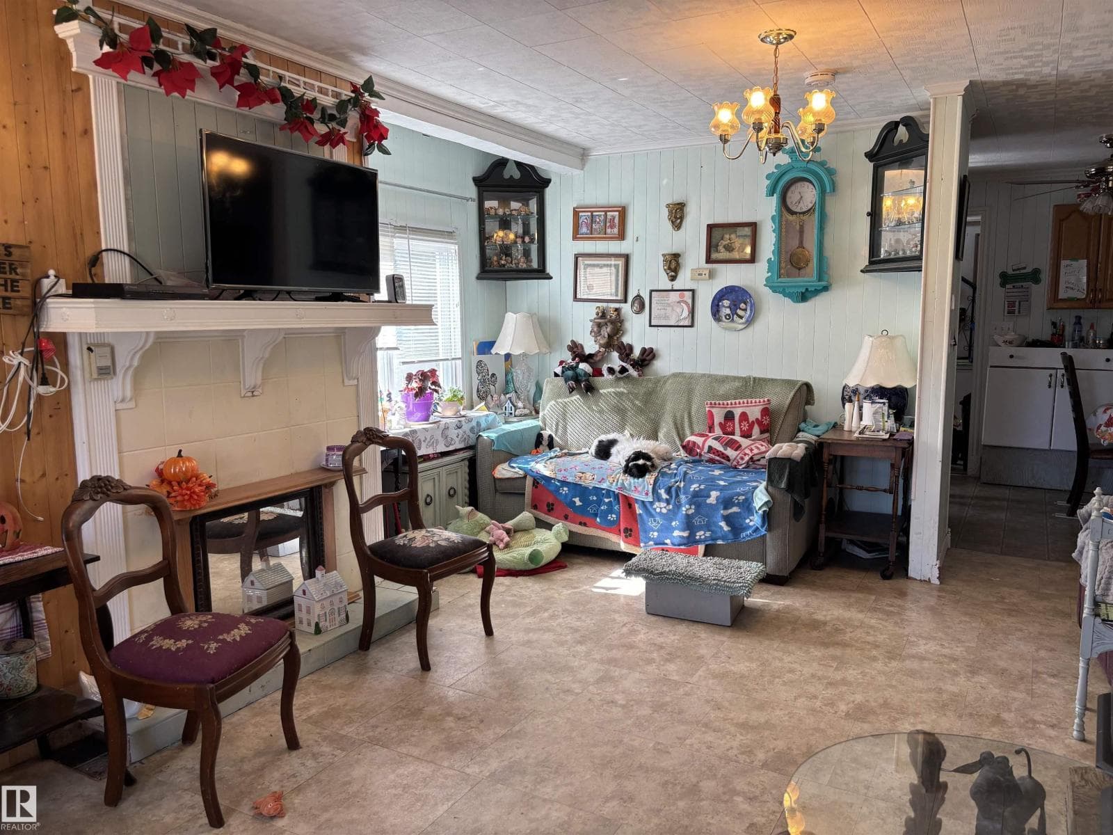 140 Russel DR — photo 4