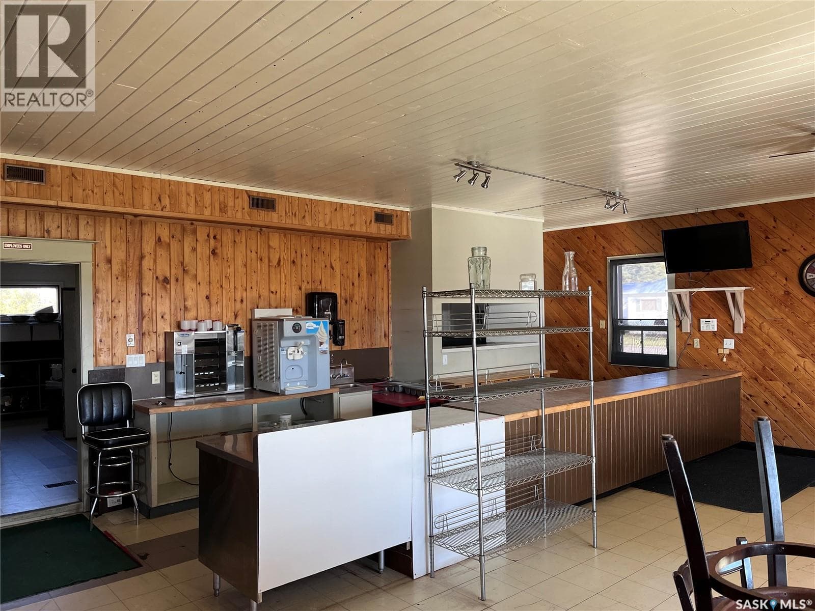 101 Dixon AVENUE — photo 3