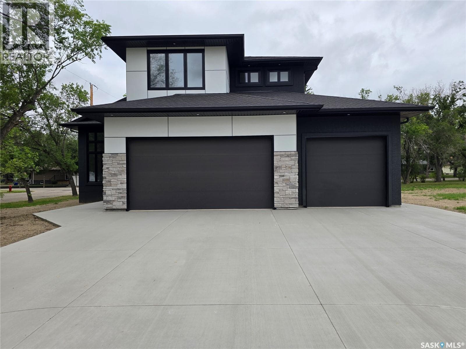 3 KENNEY CRESCENT — photo 3