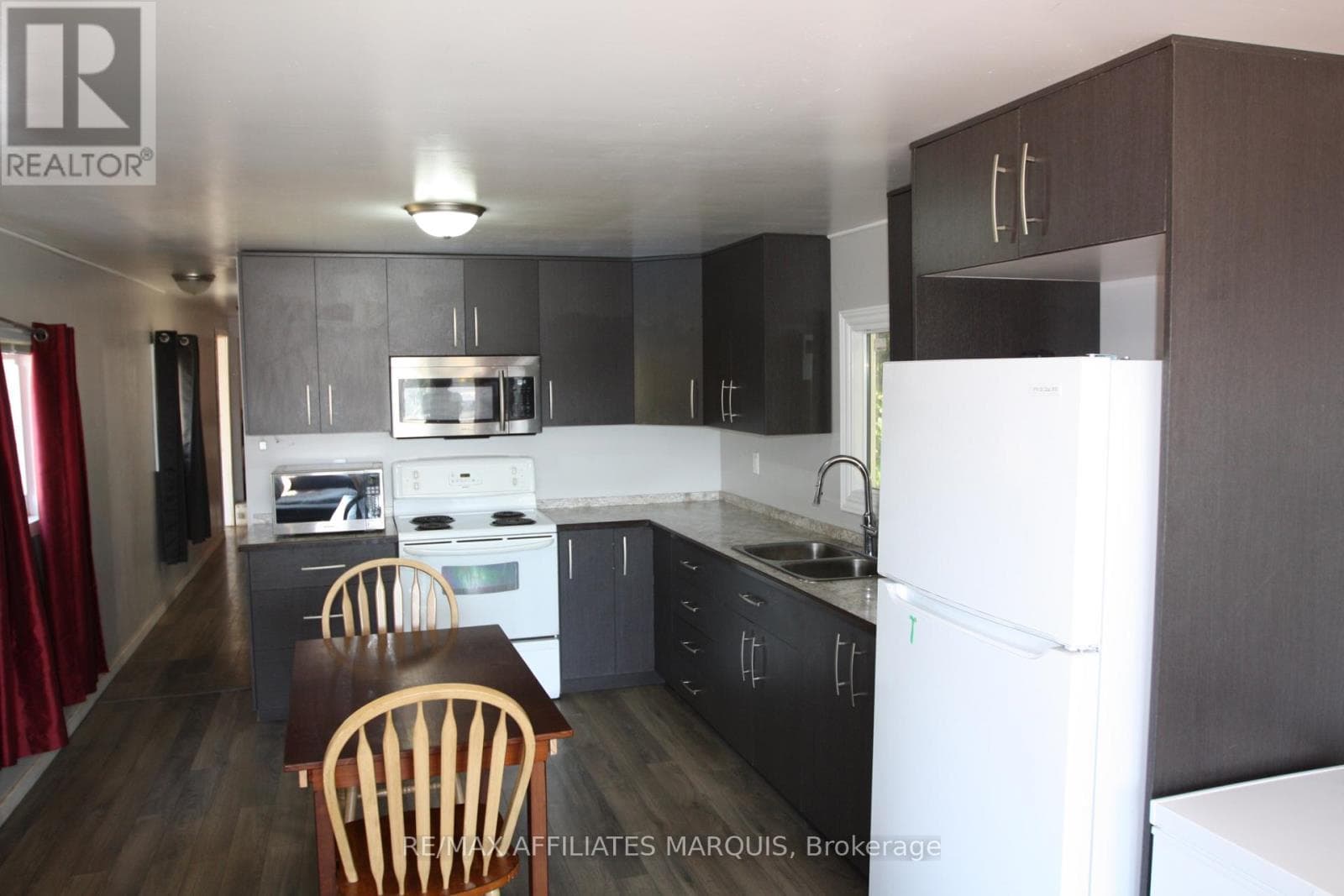 514 JASON STREET N photo 4
