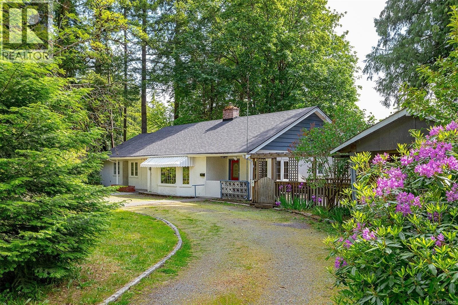 3056 Gibbins Rd photo 2