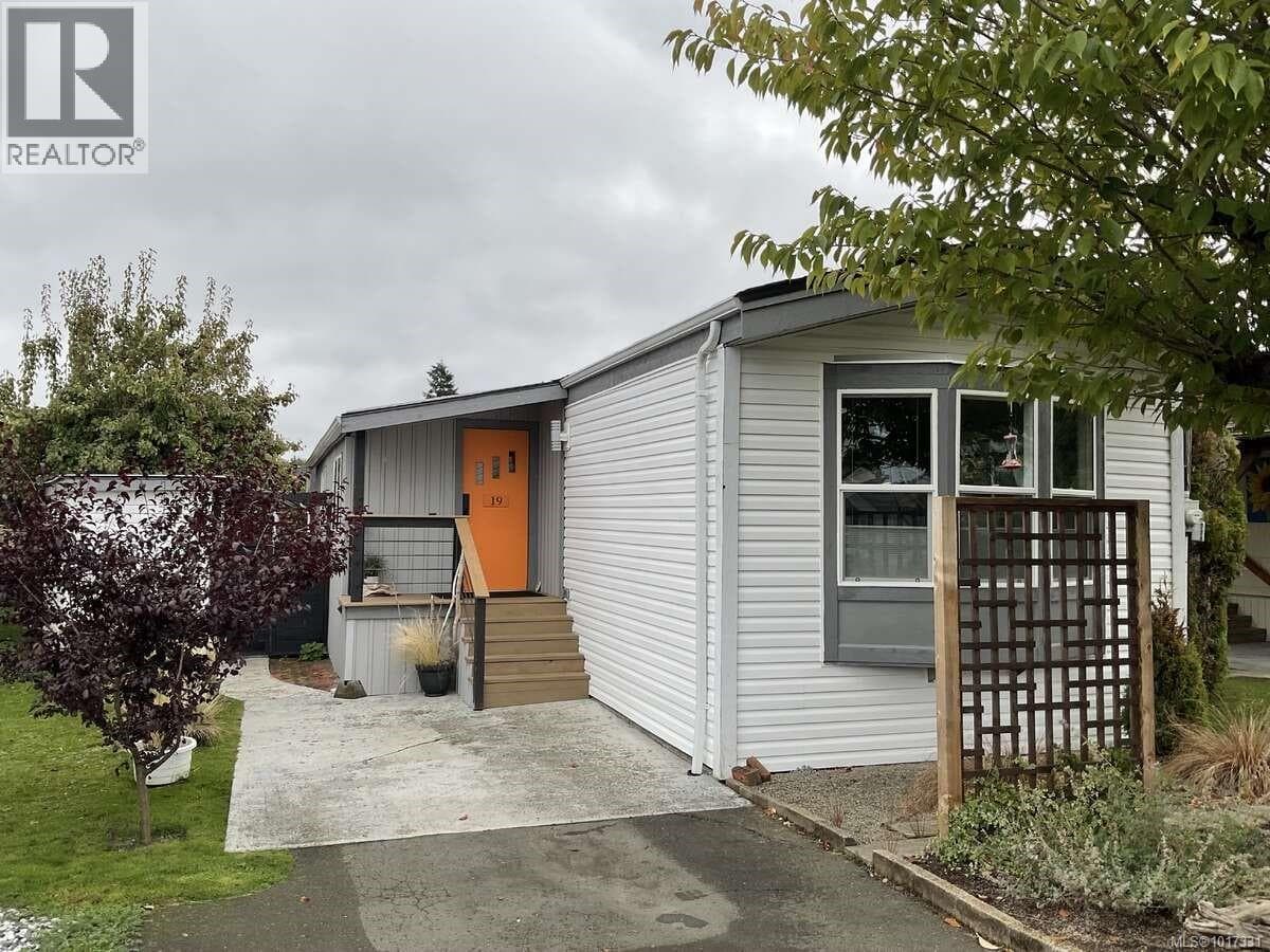 2 bed 2 bath single family at 19 129 Meridian Way — $539,000