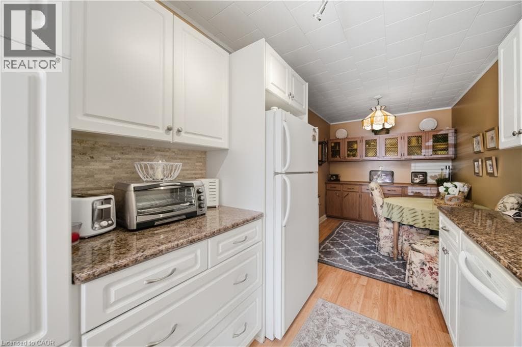9 GRANT Boulevard Unit# 102 photo 3