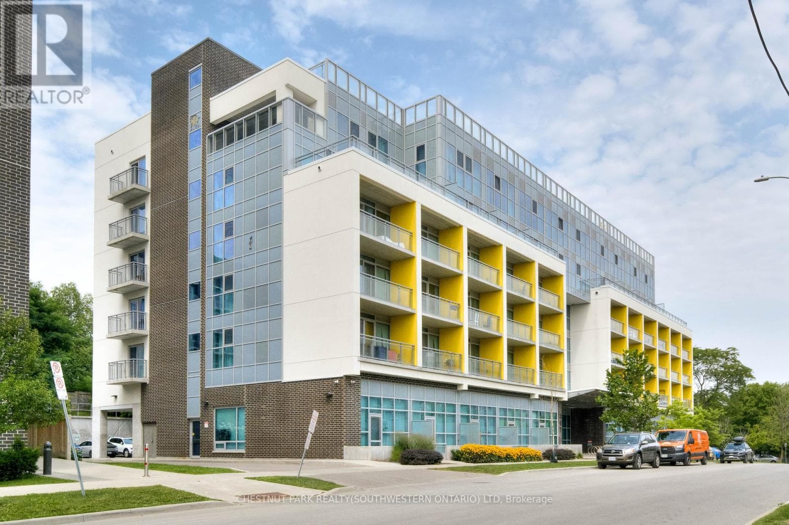 1 bed 1 bath single family at 415 - 257 HEMLOCK STREET — $265,000