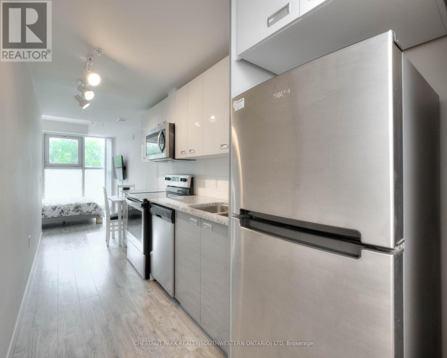 415 - 257 HEMLOCK STREET photo 2
