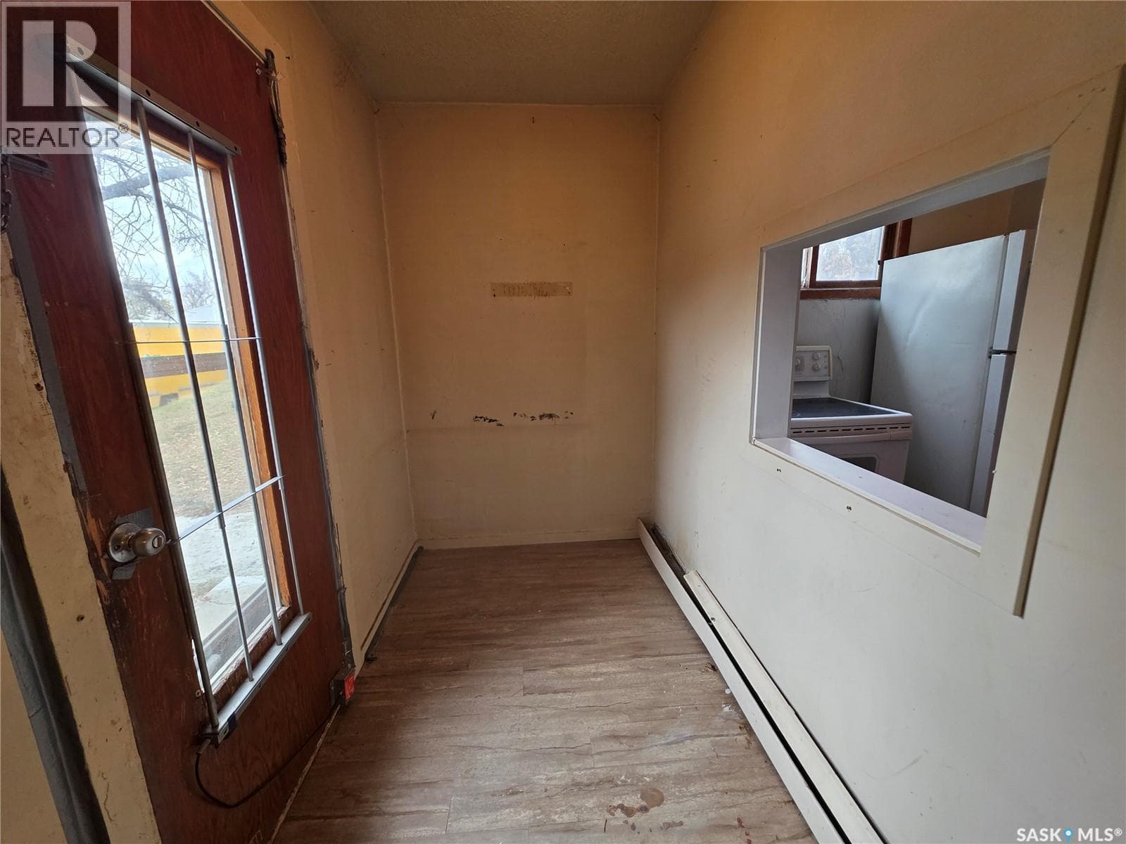 927 North Railway STREET E — photo 2