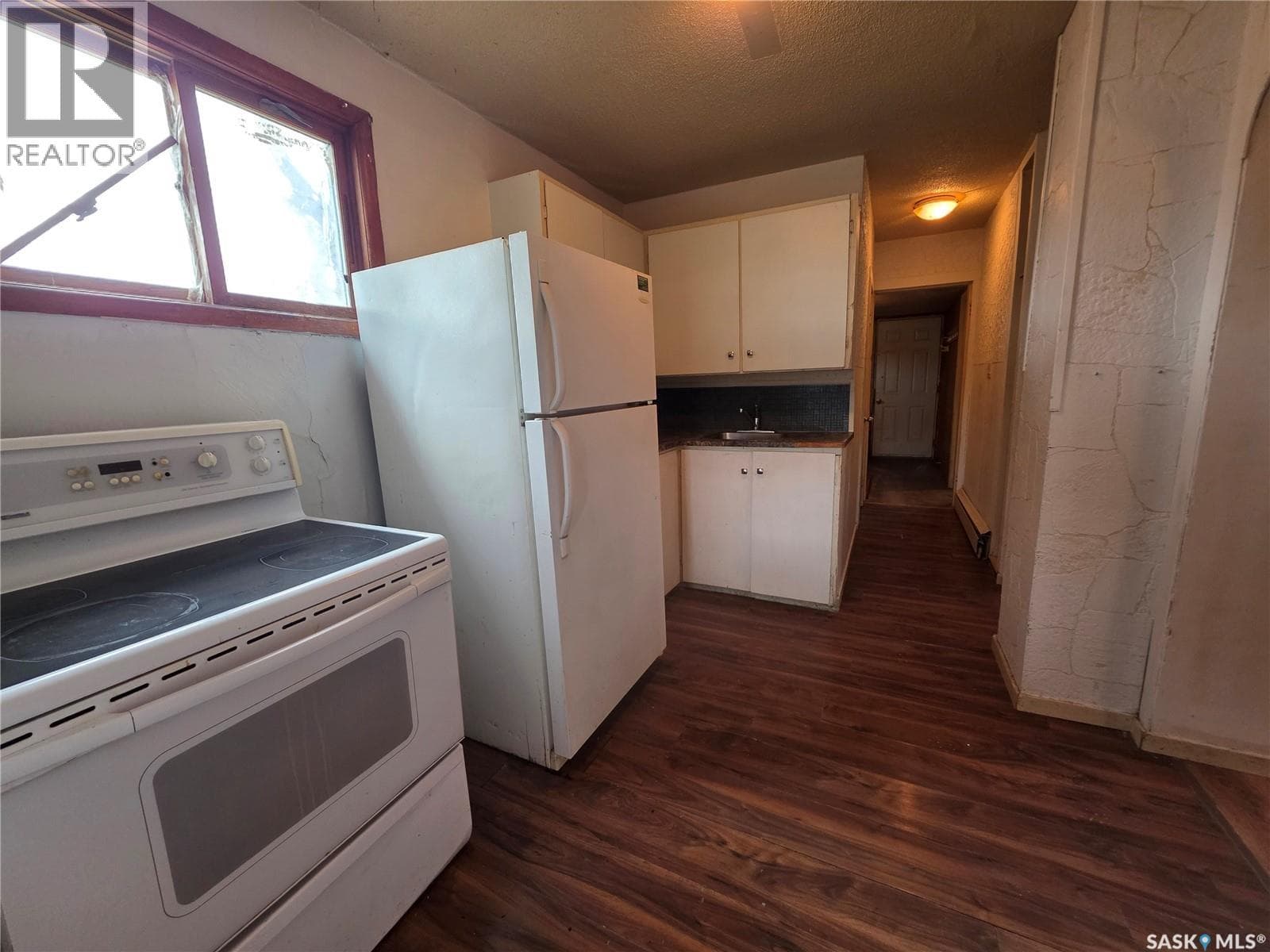 927 North Railway STREET E — photo 3