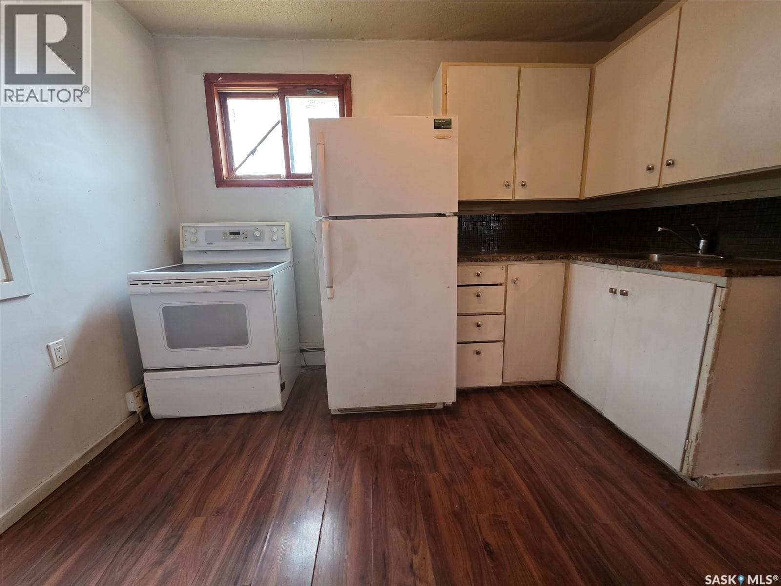 927 North Railway STREET E — photo 4