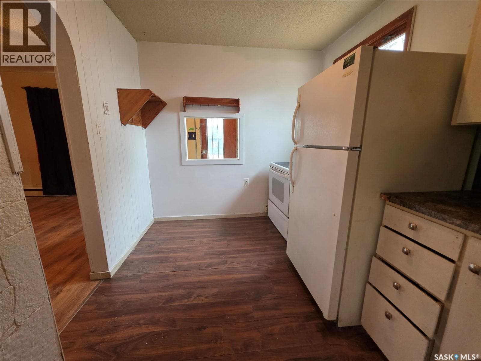 927 North Railway STREET E — photo 5