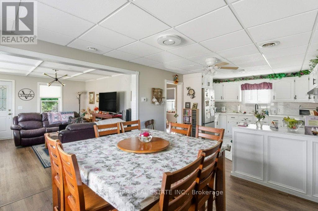 111 MCALPINE AVENUE S photo 4