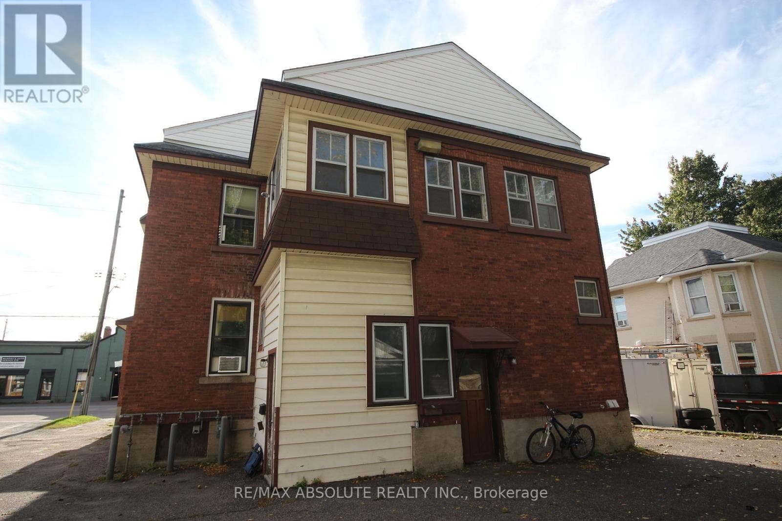 47 - 51 RAGLAN STREET N photo 3