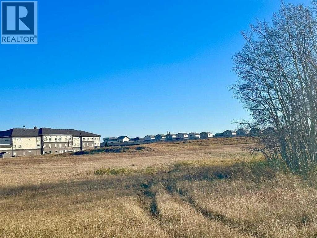 7405 48 Avenue — photo 4