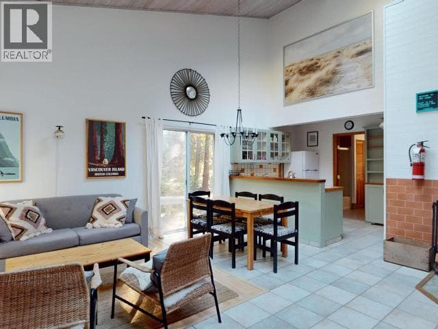 2742 VANCOUVER BLVD photo 4