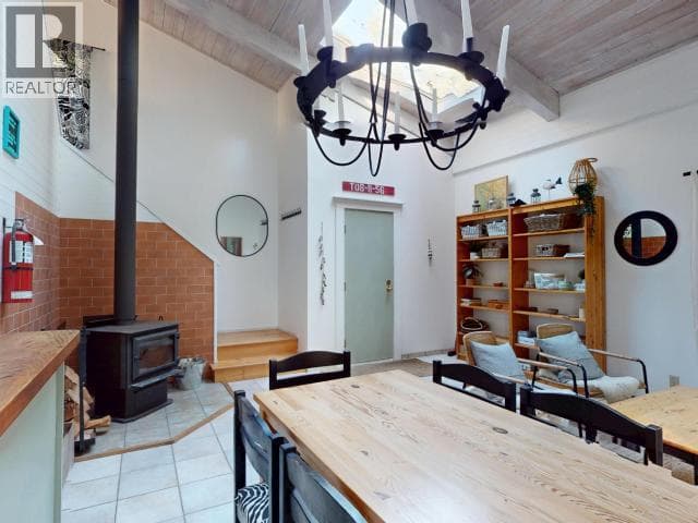 2742 VANCOUVER BLVD photo 5